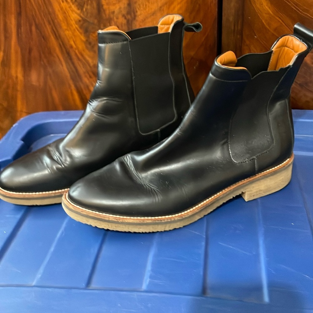Black Chelsea boots possibly from Everlane. Size 7/7.5.